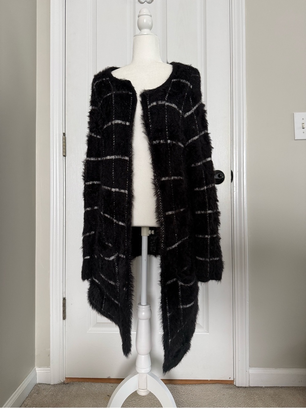New Directions Black & White Plaid Fuzzy Open Front Cardigan - SzL